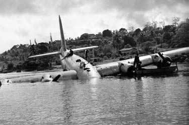 VH-EBW in Port Vila