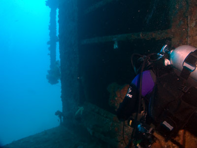 The entrance to Hold One