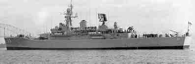 HMAS <I>Swan</I> approaches the Sydney Harbour Bridge