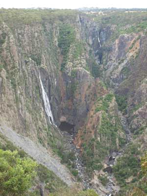 Download this Wollomombi Falls picture